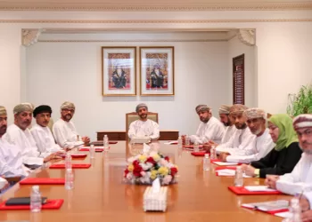 محافظة مسقط تستعرض أهم المشاريع التنموية بالولايات