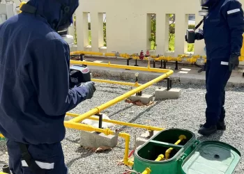 فريق “الدفاع المدني” يستجيب لحادث تسرب غاز الطبخ في مجمع تجاري بالسيب
