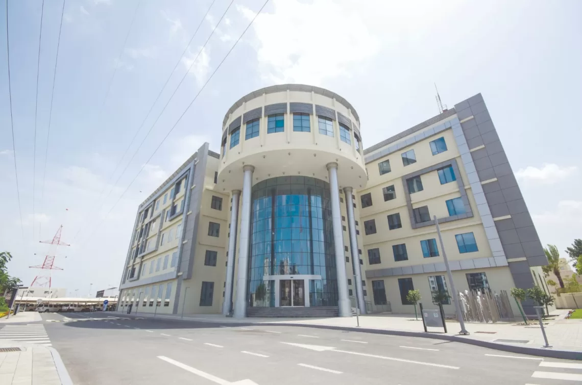 رفع التصنيف الائتماني لـ”العمانية لنقل الكهرباء” إلى Ba2 بنظرة إيجابية
