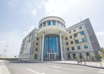 رفع التصنيف الائتماني لـ”العمانية لنقل الكهرباء” إلى Ba2 بنظرة إيجابية