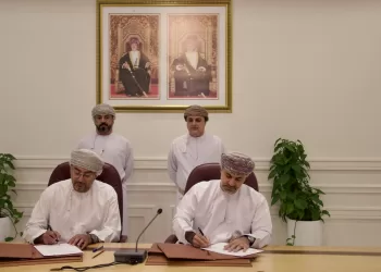 التوقيع على اتفاقية إسناد مشروع “داون تاون البريمي”