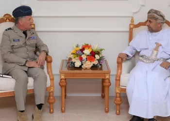 الأمين العام بوزارة الدفاع يستقبل مسؤولًا عسكريًّا بريطانيًّا