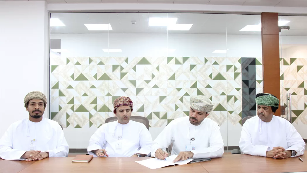 “النقل والاتصالات وتقنية المعلومات” توقع اتفاقية تمويل سلاسل الإمداد مع “المالية” و”الكثبان العالمية”