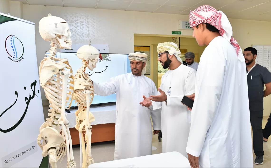إجراء 4 عمليات جراحية معقدة لعلاج مرض “الجنف” بمستشفى خولة
