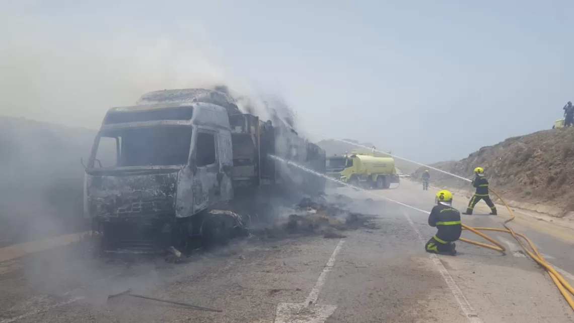 “الدفاع المدني” تستجيب لحادث حريق قاطرة ومقطورة في ظفار