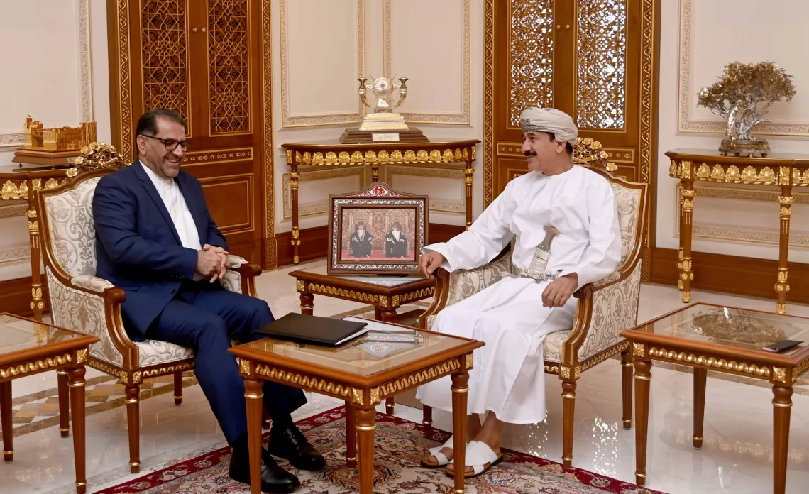 وزير المكتب السلطاني يستعرض عددا من الموضوعات المشتركة مع السفير الإيراني