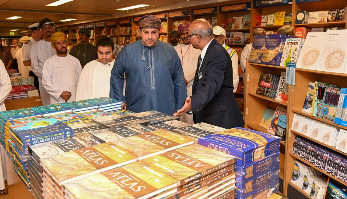 ميناء صلالة يستقبل أكبر مكتبة عائمة في العالم