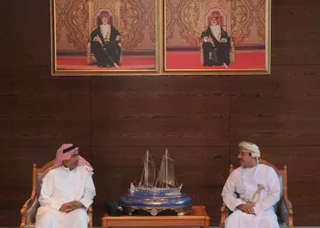 مسؤول عسكري بحريني يصل البلاد