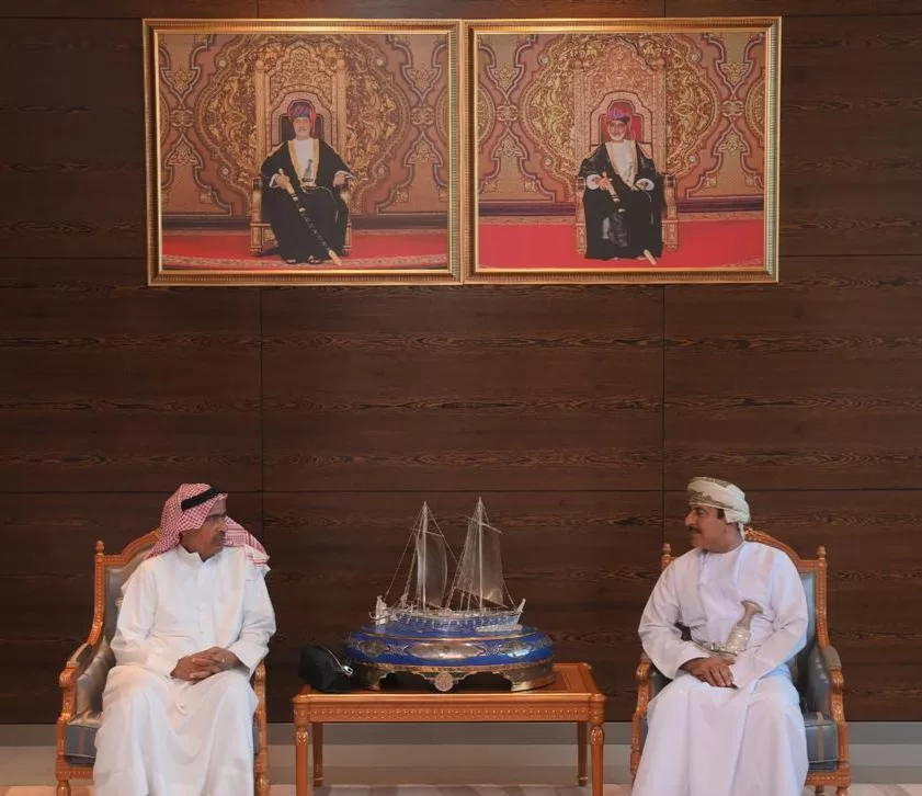 مسؤول عسكري بحريني يصل البلاد