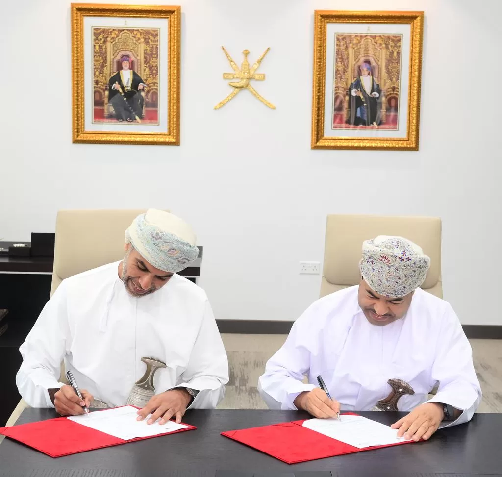 “النقل والاتصالات وتقنية المعلومات” توقع مذكرتي تعاون مع “جامعة التقنية” لتحفيز الابتكار في الذكاء الاصطناعي