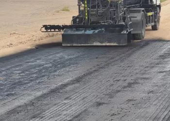 تمهيد طريق وادي السيل في محوت بطول 22 كيلومترا