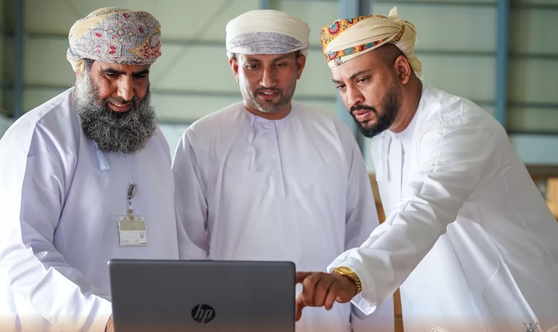 تنفيذا للتوجيهات السامية.. “التربية والتعليم” تبدأ في إحلال أجهزة الحواسيب بالمدارس