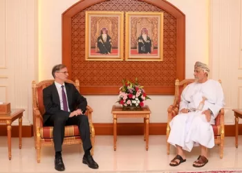 نيابة عن جلالة السلطان.. السيد شهاب بن طارق يودع سفير النمسا