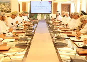 محافظ الداخلية يستعرض مستجدات مشاريع الطرق بالمحافظة