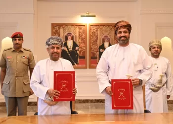 التوقيع على مبادرات التدريب المقرون بالتشغيل بين وزارة الدفاع والحرس السلطاني و”العمل”