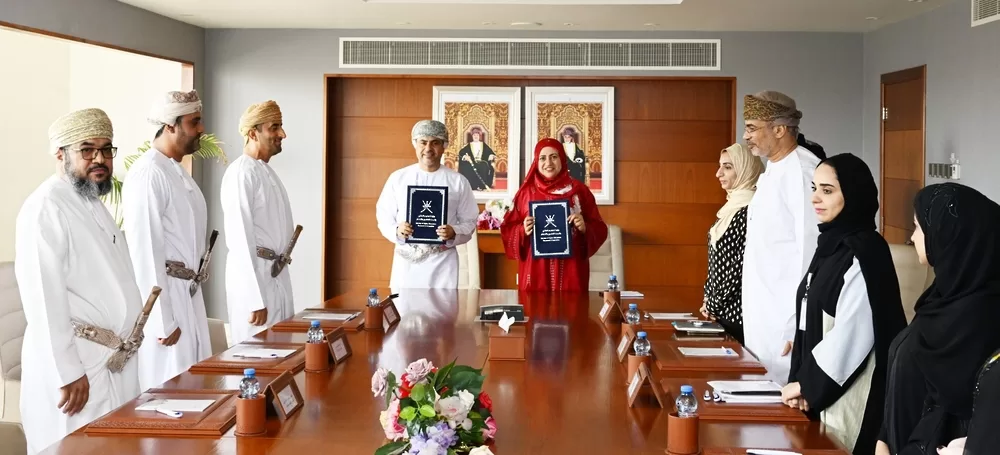 توقيع اتفاقية لبناء محطة التبريد المركزية في مجمع الابتكار مسقط