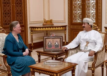 وزير المكتب السلطاني يستقبل سفيرة المملكة المتحدة