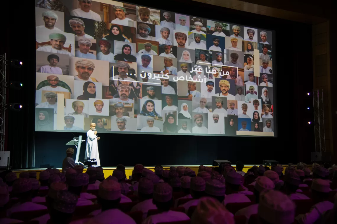 رئيس جامعة السلطان قابوس يلتقي بالطلبة الجدد في افتتاح البرنامج التعريفي