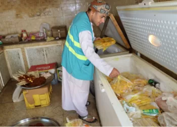 المنازل المهجورة بُؤر للممارسات غير الصحية.. وبلدية مسقط تكثف جهودها لضبط الممارسات المخالفة