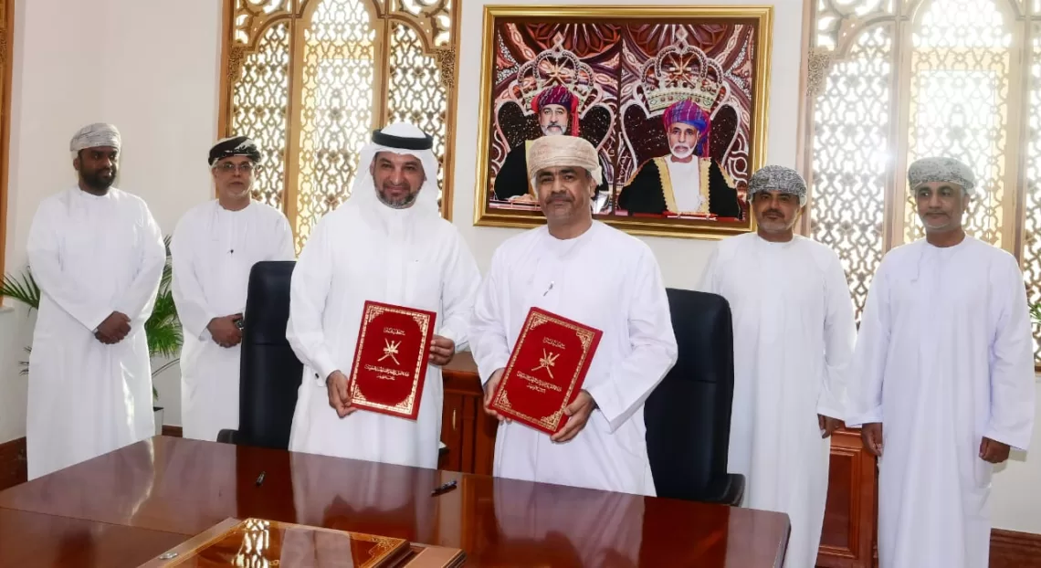 الطيران “العماني” و”السلام” يوقعان مذكرة تفاهم