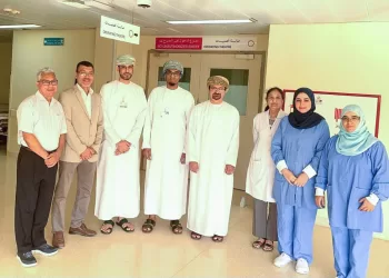 الأولى من نوعها.. نجاح عملية إعادة توصيل الأمعاء الداخلية وسد الفتحة المعوية لطفل بمستشفى الرستاق