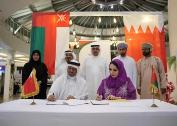 توقيع مذكرة تعاون بين جمعية الصداقة العمانية البحرينية و”المؤسسات الصغيرة والمتوسطة البحرينية”