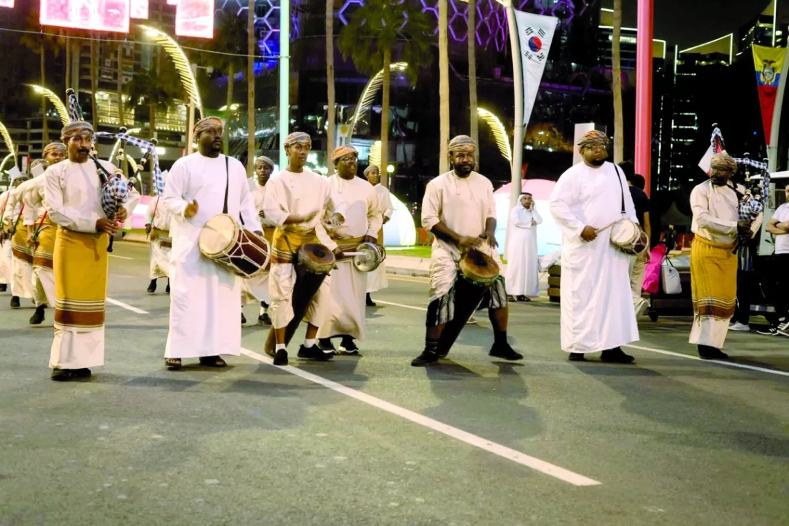 مشاركة الفريق العماني ضمن “قادة المشجعين” في “أمم آسيا” تعزز فرص الترويج للتراث والثقافة العمانية