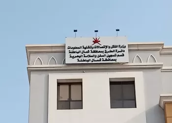 نقل دائرة الطرق وقسم تسجيل السفن والسلامة البحرية بشمال الباطنة إلى مقر جديد
