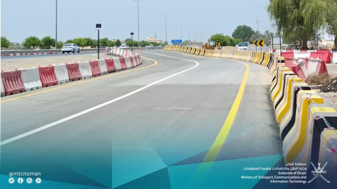 فتح تحويلتين مروريتين على طريق الباطنة العام بهذه المنطقة