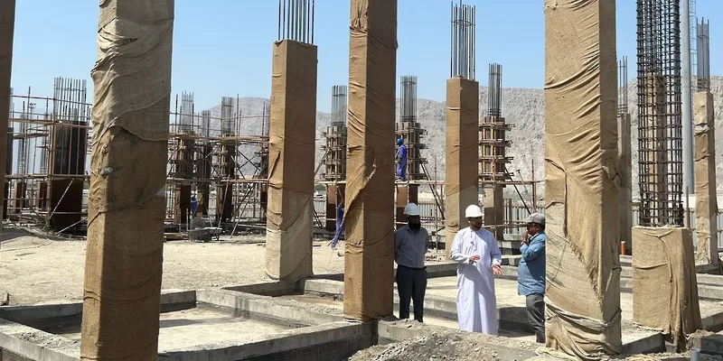 إنجاز 17% من مشروع سوق الأسماك في خصب