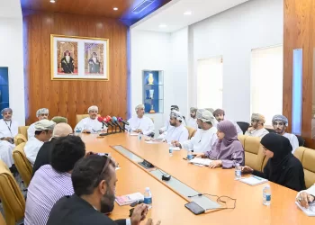 بسبب الخسائر والديون.. اعتماد برنامج لإعادة هيكلة الطيران العُماني