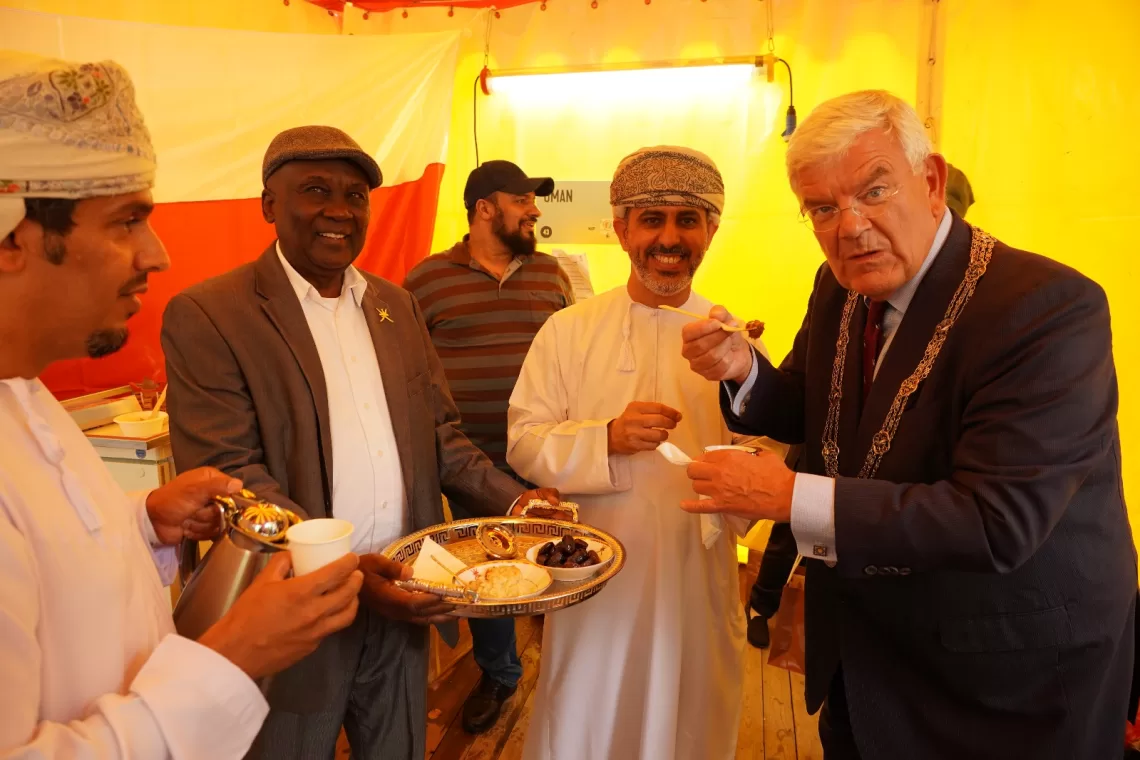 سلطنة عمان تشارك في مهرجان السفارات بمدينة لاهاي