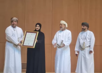 تكريم الفائزين بجائزة الجمعية العمانية للكتاب والأدباء للإبداع الأدبي لطلبة مدارس ظفار