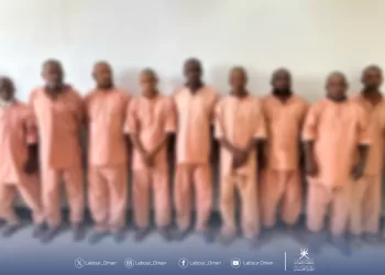 بحوزتهم مواد محظورة.. ضبط 29 مخالفا لقانون العمل في بركاء