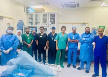 مستشفى جامعة السلطان قابوس ينجح في علاج 4 حالات معقدة لفتح الشرايين التاجية