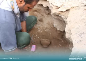 تنفيذ تنقيبات أثرية في سمائل.. وهذا ما عثروا عليه