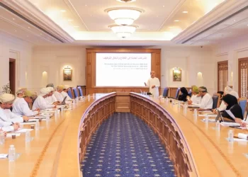 مناقشة جهود ومبادرات التعمين والإحلال في قطاع النفط والغاز