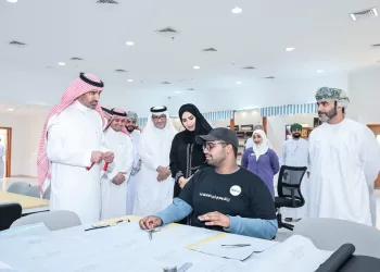 وفد سعودي يطلع على خدمات المركز الوطني للتوحد في السيب