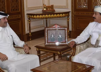 وزير المكتب السلطاني يستقبل سفيري قطر واليمن