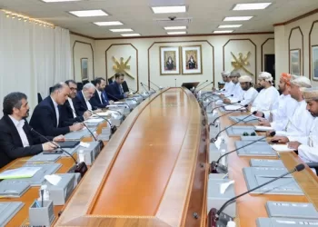 بحث تعزيز العلاقات الاقتصادية بين سلطنة عمان وإيران