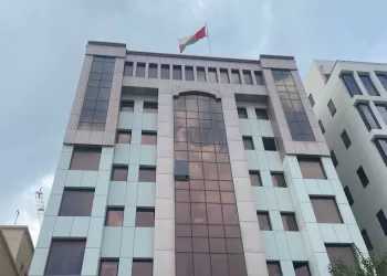 مؤسسات صحية خاصة تسمح بمزاولة مهنة الطب دون الحصول على ترخيص