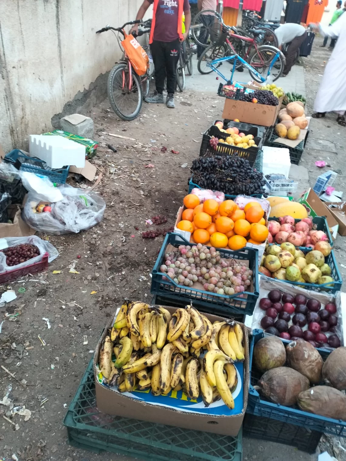 “بلدية مسقط” تصادر 2000 كيلوجرام من المواد الغذائية في السيب