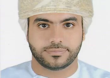 طبيب بيطري عماني يحصد جائزة لأفضل طبيب بيطري خليجي لعام 2023