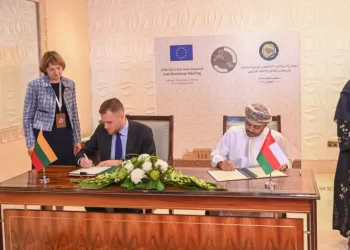 سلطنة عمان تبحث تدشين خط طيران مباشر مع ليتوانيا