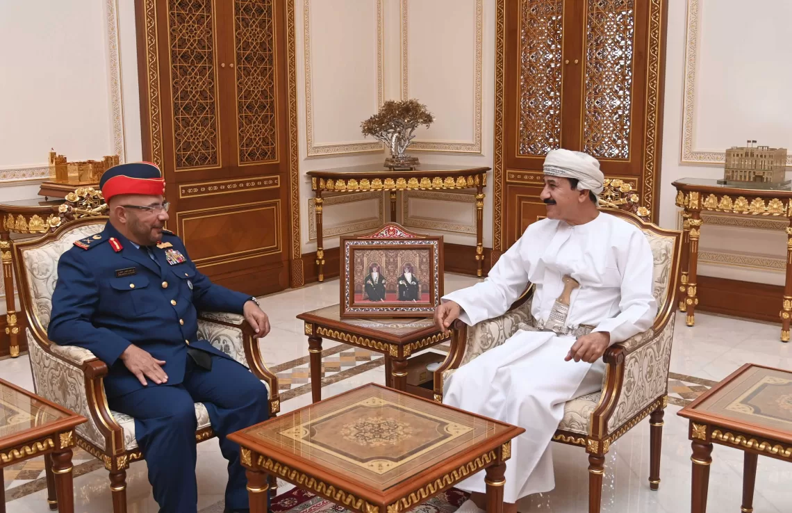 وزير المكتب السلطاني يستقبل قائد القوات الجوية الإماراتي