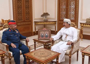 وزير المكتب السلطاني يستقبل قائد القوات الجوية الإماراتي