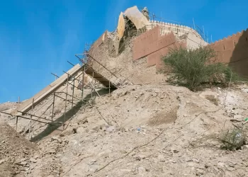 نزول جزئي لأحد أبراج قلعة الرستاق تأثرًا بمياه الأمطار