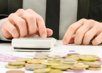 مصادرة أموال وممتلكات مدير تسويق بشركة حكومية بتهمة غسل الأموال
