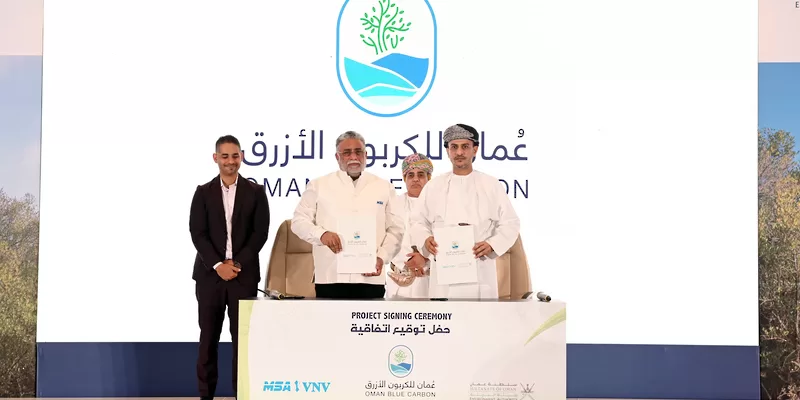 “البيئة” توقع عقد مشروع الكربون الأزرق لاستزراع 100 مليون شجرة قرم