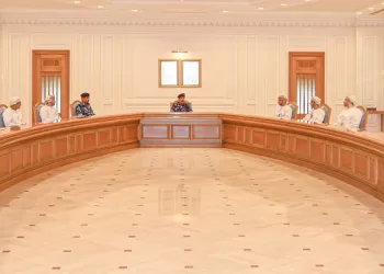 إجلاء سكان جزر الحلانيات والمناطق الساحلية في صلالة ورخيوت وضلكوت